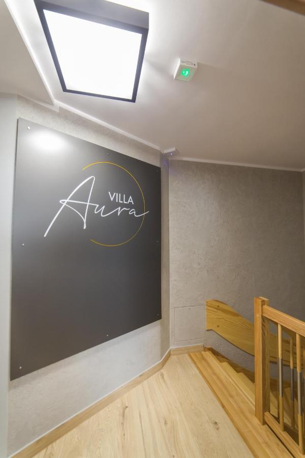 Aura *